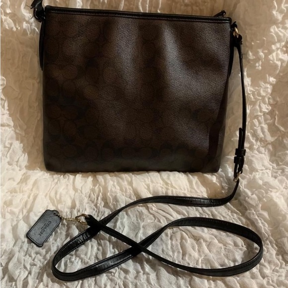 COACH PURSE over Shoulder or Crossbody - Picture 2 of 7